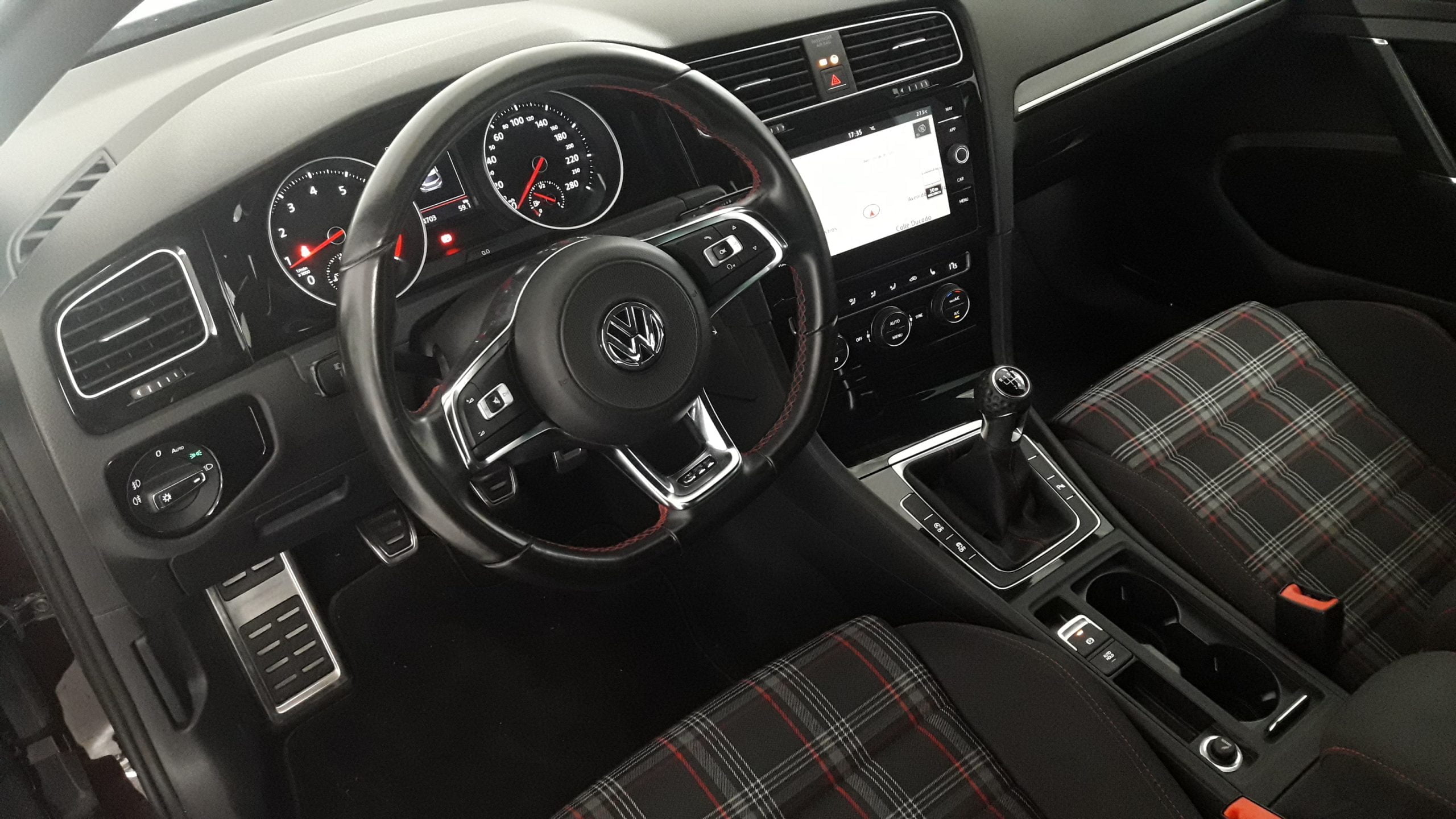 VOLKSWAGEN GOLF VII GTI PERFORMACE 245CV - Imagen 14