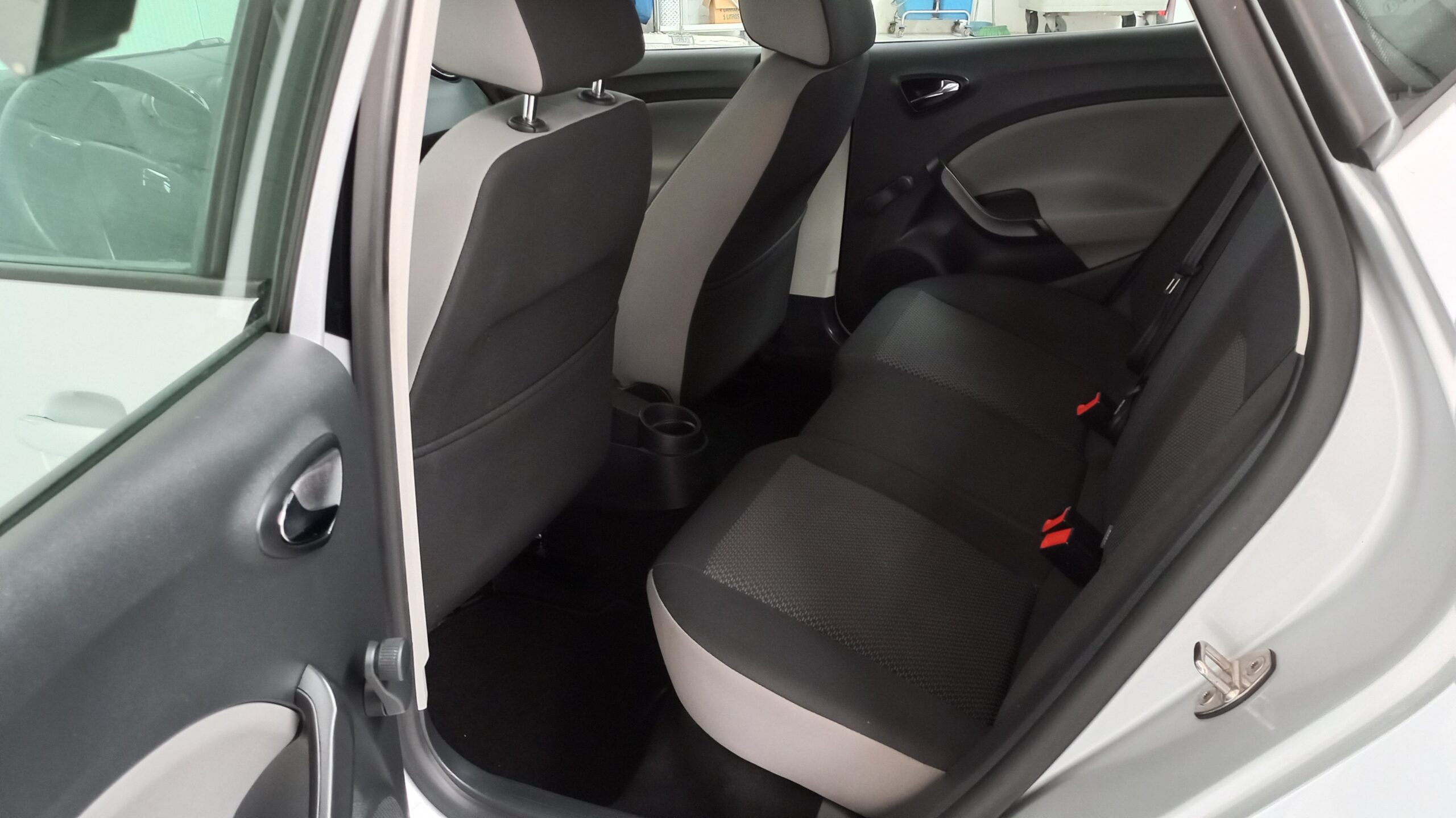 SEAT IBIZA 1.4 TDI 90CV - Imagen 13