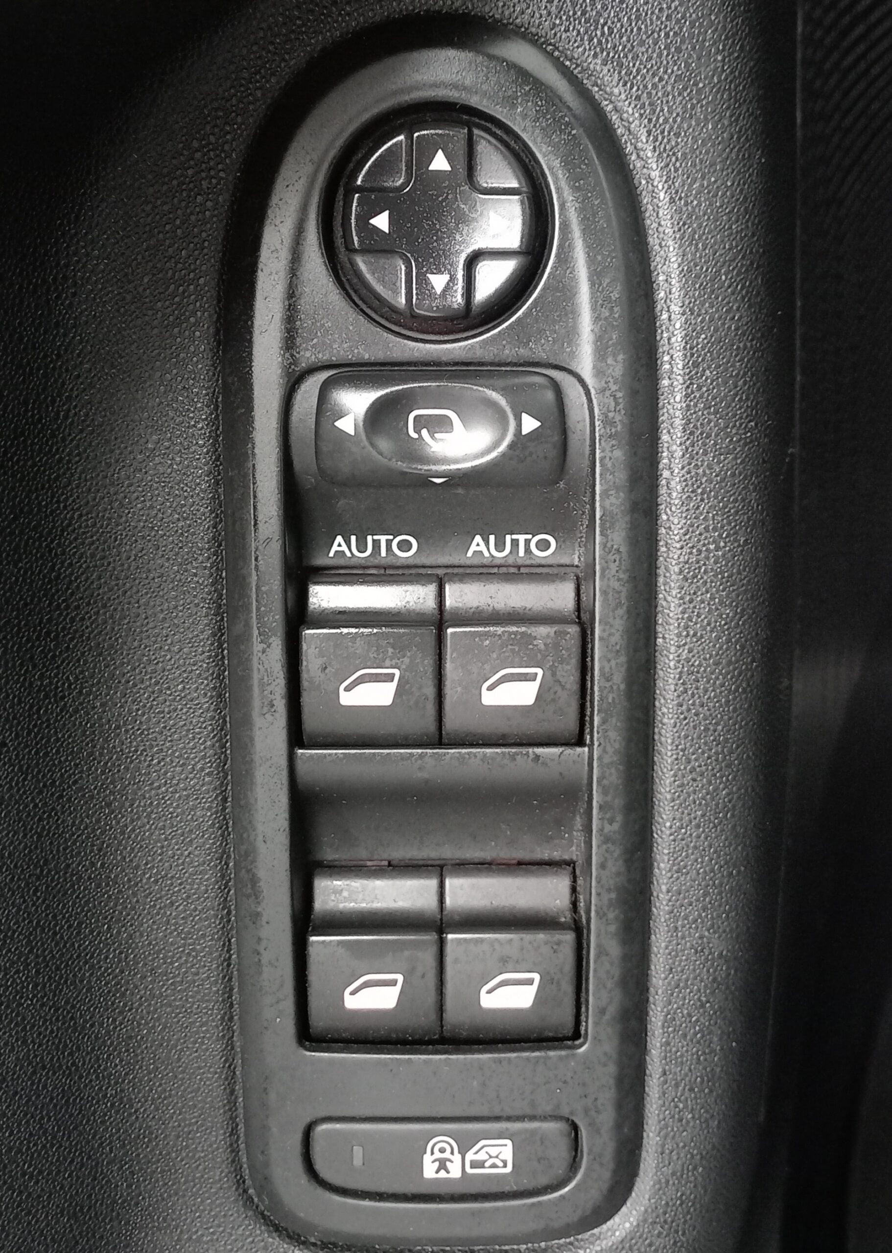 PEUGEOT 308 HDI 101CV - Imagen 15