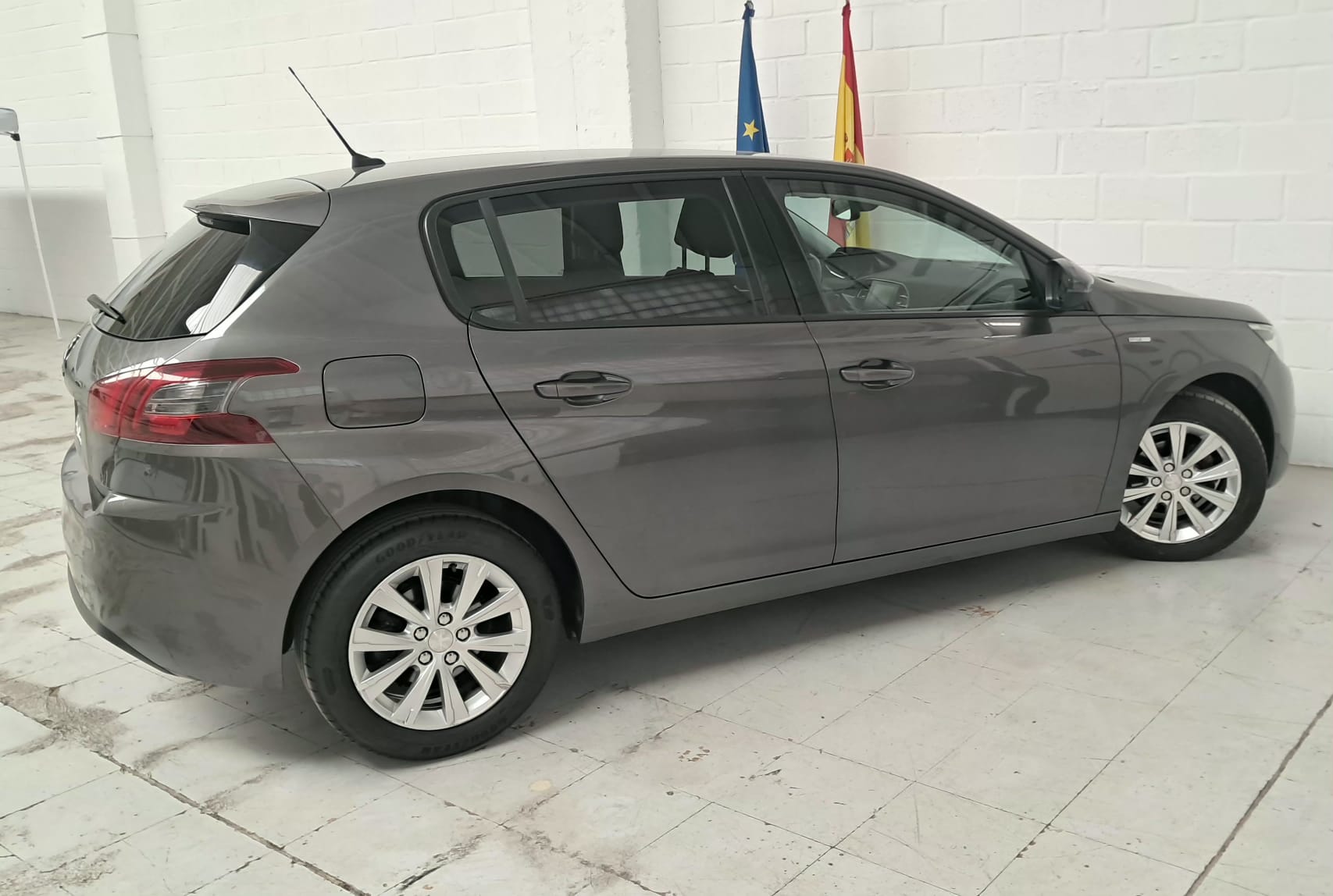 PEUGEOT 308 HDI 101CV - Imagen 12