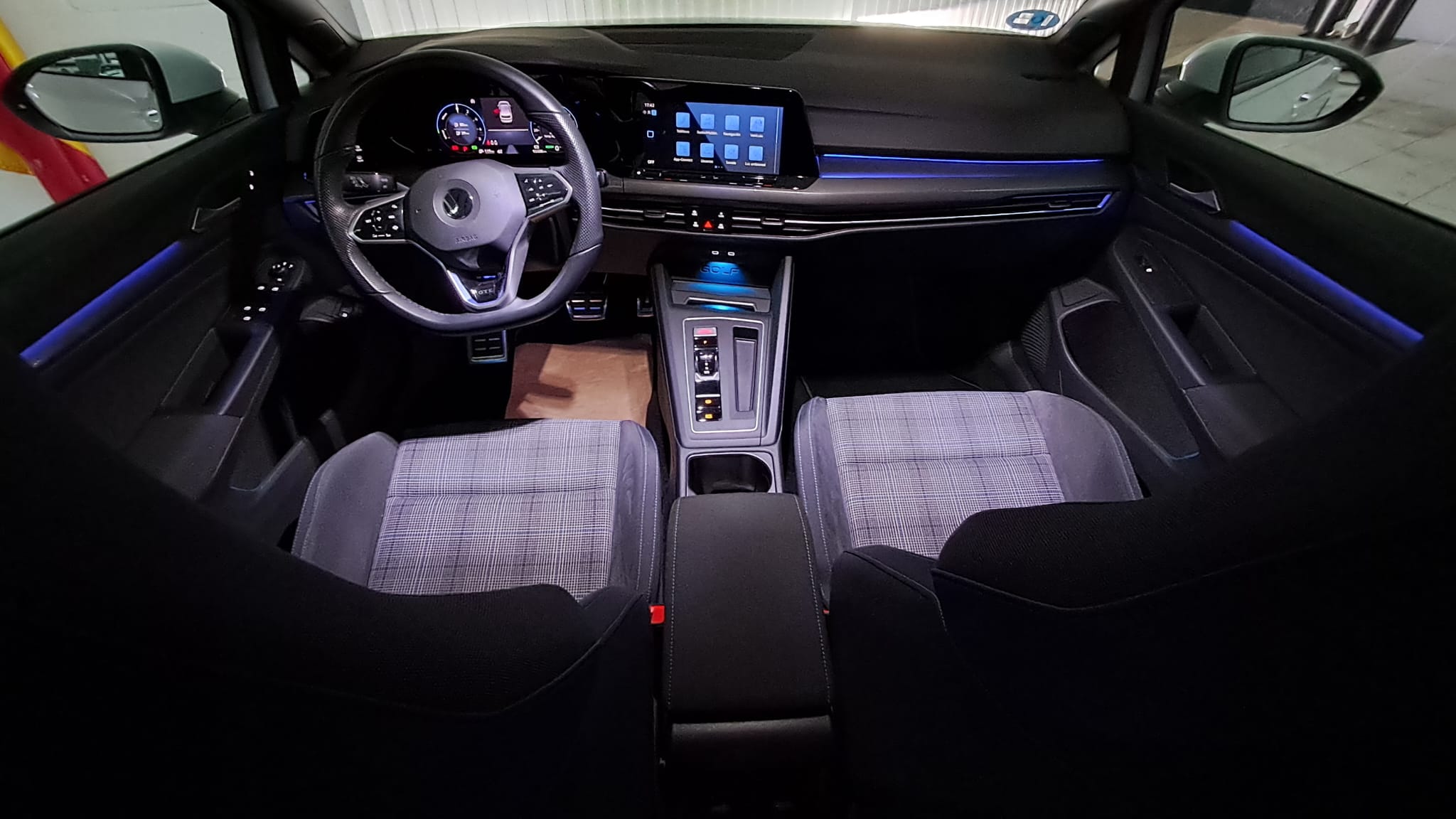 VW GOLF GTE 245CV - Imagen 17